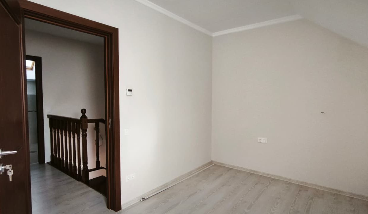 eec29db8-6fe4-4317-8d29-81367638e5ab